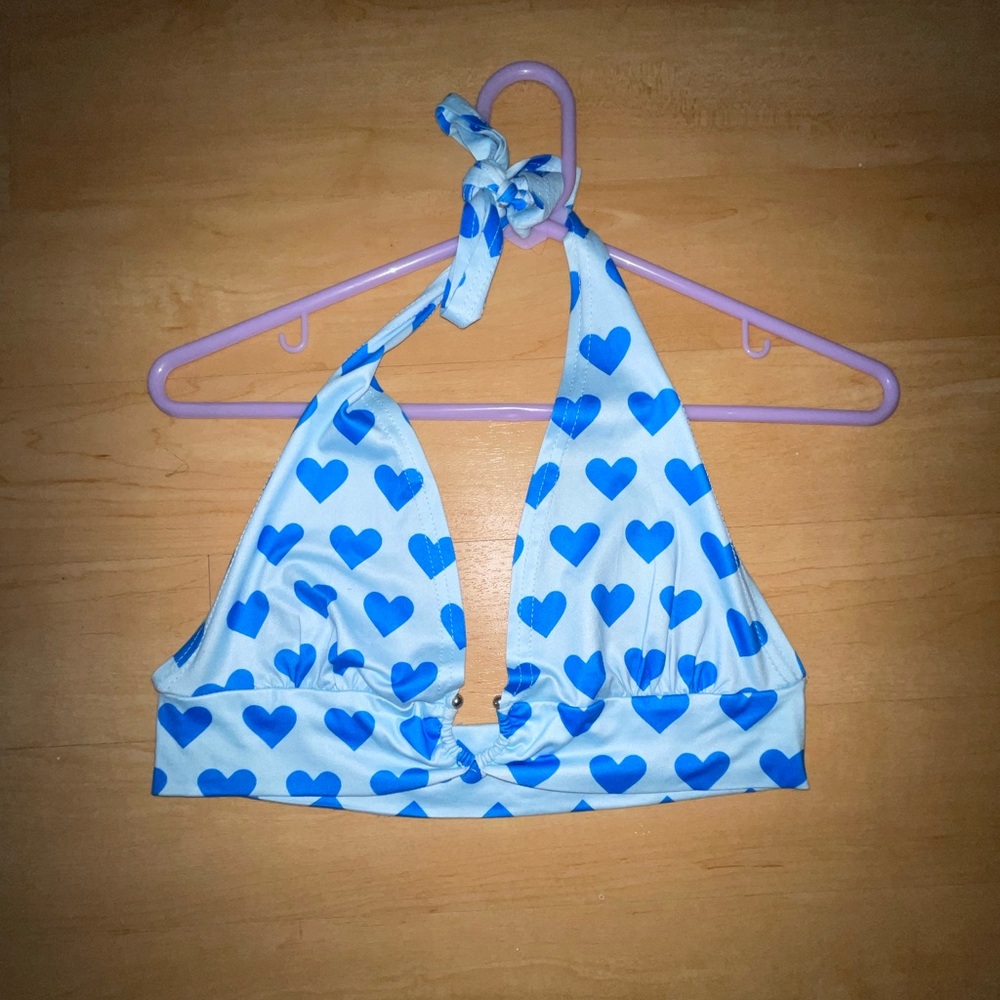 Blue v-neck halter top with hearts